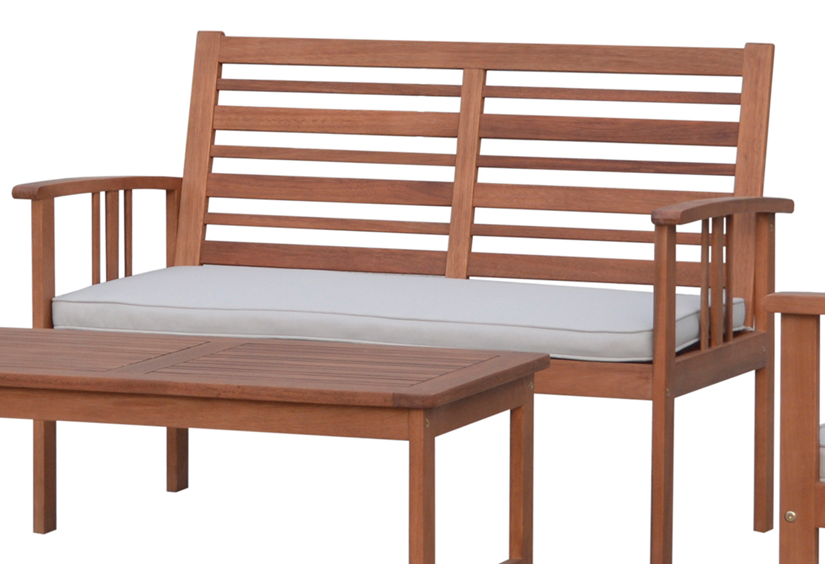 Απεικονίζεται ο καναπές